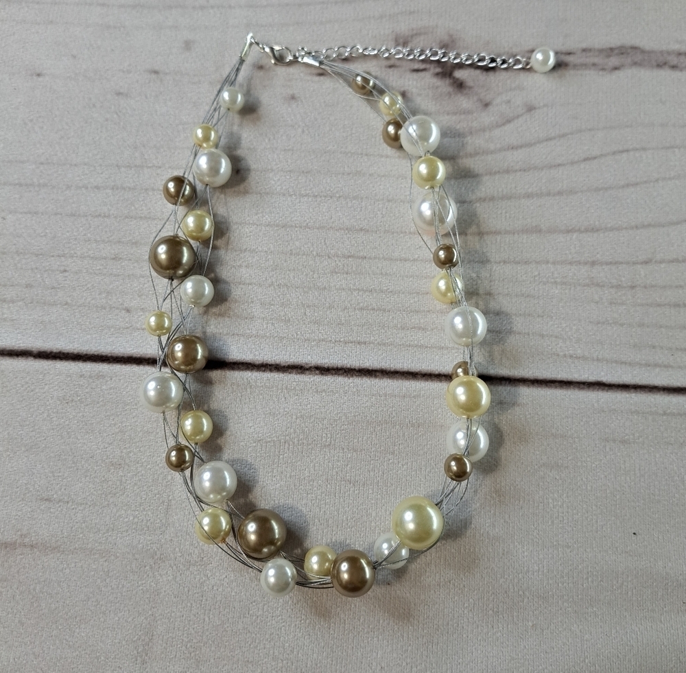 Elegant Faux Pearl Necklace